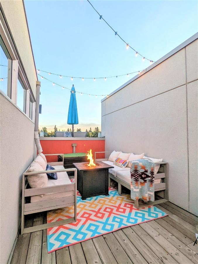 Monki Di Executive Suites: Luxury City Home with Rooftop Patio Calgary Exterior photo